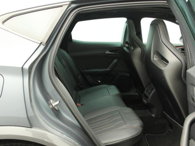 Cupra Formentor 1.4 e-Hybrid 245 Pk VZ Performance | Stoel/Stuur Verwarming | Panorama dak | Kuip Sportstoelen | Leer | Matte Lak | 19 Inch | 34.452 Km !!
