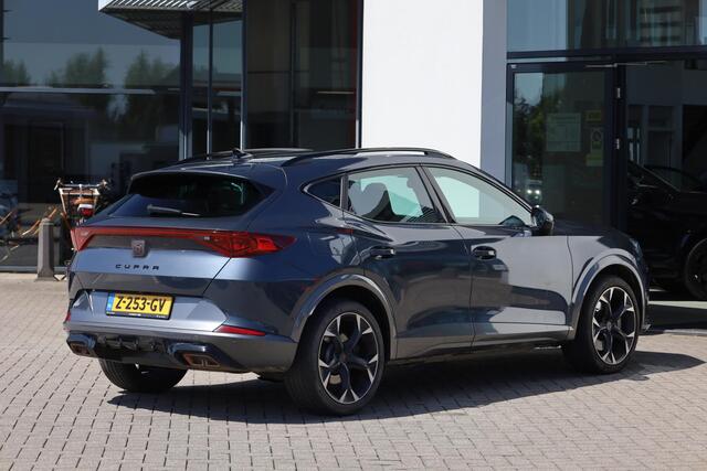 Cupra Formentor 1.4 e-Hybrid VZ Performance wegklapbare trekhaak, achteruitrijcamera, DCC, winterpakket stoelverwarming, park assist, precrash, schaal stoelen half leder, 19" LMV, Exclusive, side assist, acc, adaptieve cruise control, adaptief onderstel, keyless entry +