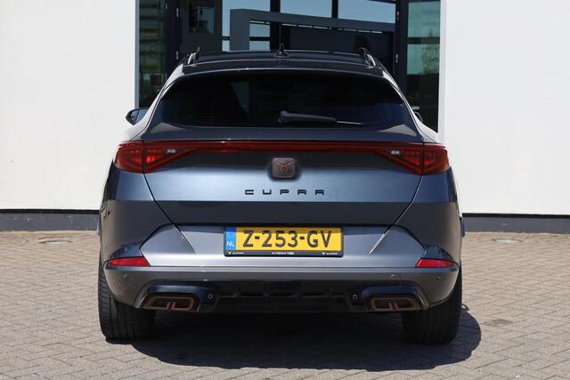 Cupra Formentor 1.4 e-Hybrid VZ Performance wegklapbare trekhaak, achteruitrijcamera, DCC, winterpakket stoelverwarming, park assist, precrash, schaal stoelen half leder, 19" LMV, Exclusive, side assist, acc, adaptieve cruise control, adaptief onderstel, keyless entry +