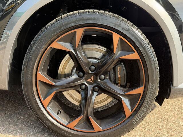 Cupra Formentor 1.4 e-Hybrid VZ Copper Edition PANORAMADAK| LEDER SPORT INTERIEUR| SFEER VERLICHTING| CAMERA| NAVIGATIE| F1 FLIPPERS| DODE HOEK | STOEL/STUUR VERWARMING |