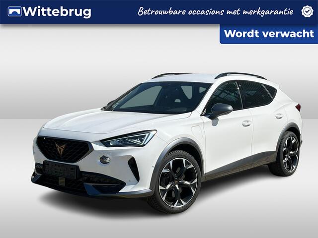 Cupra Formentor 1.4 e-Hybrid 245PK VZ Performance / Achteruitrijcamera / Stuur + Stoelverwarming / Dodehoek Sensor / Full-LED / Keyless Entry-GO