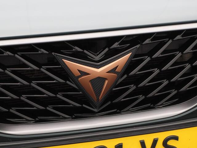 Cupra Formentor 1.4 e-Hybrid Performance 245 Pk Automaat | Stoel/Stuurverwarming | Camera | Adaptive Cruise | CarPlay | 19 Inch | 62.010 Km !!