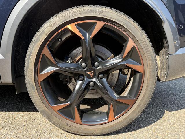 Cupra Formentor 1.4 e-Hybrid VZ Copper Edition VAN ¤29.900,- NU VOOR SLECHTS ¤28.440,- Uw LENTEVOORDEEL ¤1.460,-| CUPRA KNOPPEN| ELEK. ACHTERKLEP | MEMORY STOEL| ACHTERUITRIJCAMERA | ADAPT. CRUISE CONTROL | STOEL + STUURVERWARMING| RIJKLAARPRIJS INCL. 12 MND BOVAG GARAN