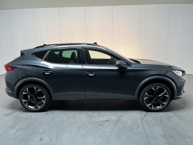 Cupra Formentor 1.4 e-Hybrid Black Edition / AUTOMAAT/ PANO/ LEER/ PARK.SENSOR.V+A/ 360 CAMERA/ ACC/ STUUR+STOELVERWARM./ MEMORY SEAT/ FULL LINK/ ELEK.ACHTERKLEP/ KEYLESS/ DIGITAL DASH/ NAVI/ DAB/ CLIMA/ LED/ 19'' LMV