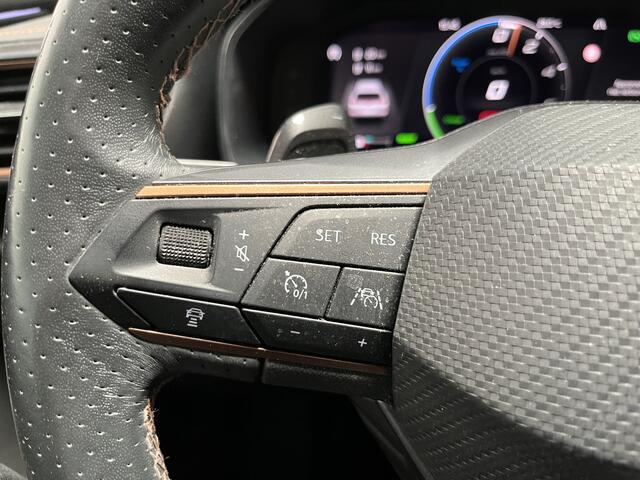 Cupra Formentor 1.4 e-Hybrid Black Edition / AUTOMAAT/ PANO/ LEER/ PARK.SENSOR.V+A/ 360 CAMERA/ ACC/ STUUR+STOELVERWARM./ MEMORY SEAT/ FULL LINK/ ELEK.ACHTERKLEP/ KEYLESS/ DIGITAL DASH/ NAVI/ DAB/ CLIMA/ LED/ 19'' LMV