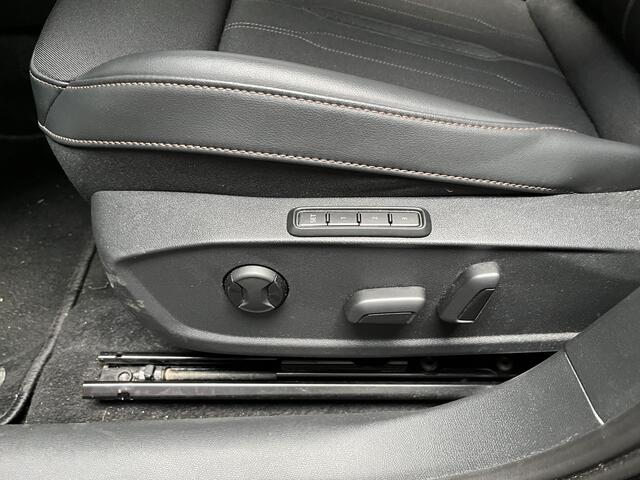 Cupra Formentor 1.4 e-Hybrid Performance / AUTOMAAT/ PANO/ PARK.SENSOR.V+A/ 360 CAMERA/ STUUR+STOELVERWARM./ ACC/ MEMORY SEAT/ DODEHOEK/ ELEK.ACHTERKLEP/ KEYLESS/ DIGITAL DASH/ NAVI/ DAB/ CLIMA/ LED