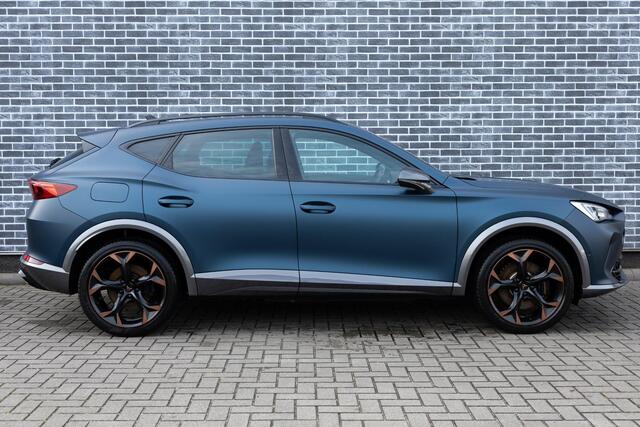 Cupra Formentor 1.4 e-Hybrid VZ Performance | Plug-in Hybrid (PHEV) | Matte Lak | Achteruitrijcamera | Parkeersensoren | Keyless Entry | Stoelverwarming | Navigatie | Apple Carplay | Android Auto | Lichtmetalen Velgen 19 inch | Sportstoelen