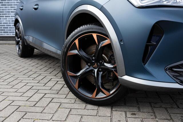 Cupra Formentor 1.4 e-Hybrid VZ Performance | Plug-in Hybrid (PHEV) | Matte Lak | Achteruitrijcamera | Parkeersensoren | Keyless Entry | Stoelverwarming | Navigatie | Apple Carplay | Android Auto | Lichtmetalen Velgen 19 inch | Sportstoelen