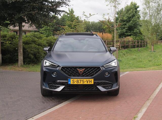 Cupra Formentor 1.4 e-Hybrid VZ Black Edition | Panoramadak | Trekhaak | Camera | Sfeerverlichting | Leer | NL-Auto |