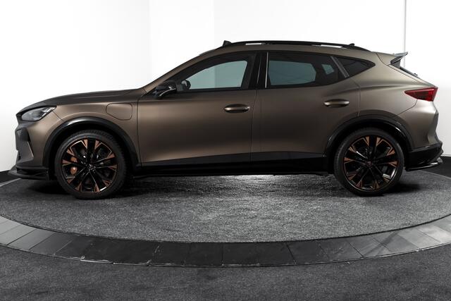 Cupra Formentor 1.5 TSI e-Hybrid 272 PK VZ Extreme | Maxton Design | Bronze Matt | S/K-Panodak | Sennheiser | Elek. stoelen | Matrix LED | Adapt. Cruise | Stoel-+stuurverw. | Camera | NAV+App. Connect | Elek. Klep | LM 19" | 5253