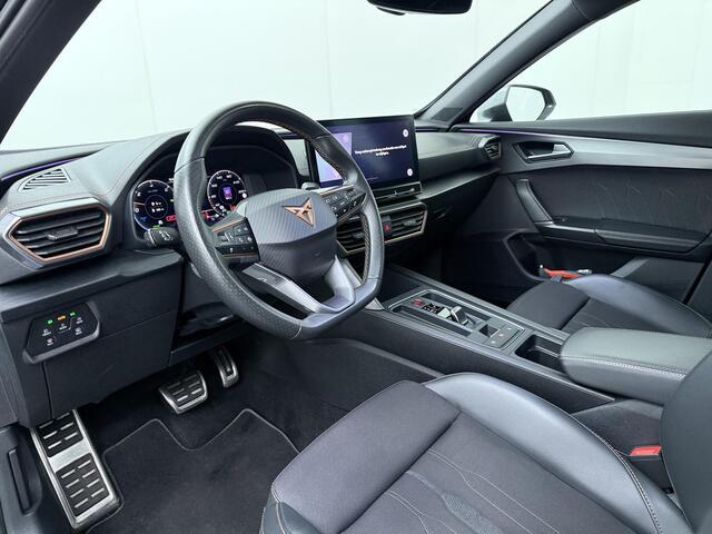 Cupra Formentor 1.4 e-Hybrid VZ | 245 PK | SoH 99% | Trekhaak | Adaptive Cruise Control | Achteruitrijcamera | Matrix LED | Dodehoek detectie | Keyless Entry | Navigatiesysteem | Stuur- & Stoelverwarming | Apple Carplay / Android Auto |