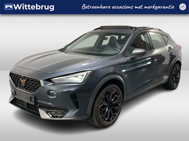 Cupra Formentor 1.4 e-Hybrid VZ Black Edition / 245 PK/ AUTOMAAT/ PANODAK/ MEMORY SEAT/ TREKHAAK/ STOELVERWARM./ 360 CAMERA/ LEDER/ FULL LINK/ NAVI