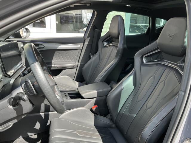 Cupra Formentor 1.4 e-Hybrid VZ Black Edition / 245 PK/ AUTOMAAT/ PANODAK/ SPORTSTOELEN/ NAVI/ KEYLESS/ STOELVERWARM./ 360 CAMERA/ FULL LINK