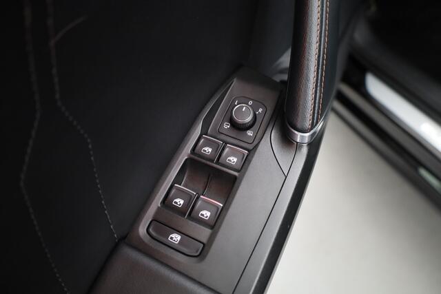 Cupra Formentor 1.4 e-Hybrid 245PK VZ Copper Edition | Rijklaar! | Dig. Cockpit | E-Stoel+Memory | Stuur-Stoelverw. | Adapt. Cruise | Sfeerverl. | Camera+PDC | 19'' | DAB | Nav+App.Connect | E-Spiegels V