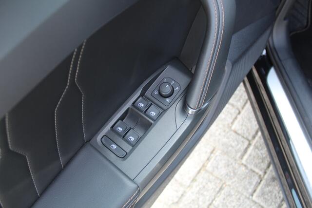 Cupra Formentor 1.4 e-Hybrid Business Cruise control adaptief I Keyless entry/start l stuur verwarmd l Apple Carplay/Android Auto