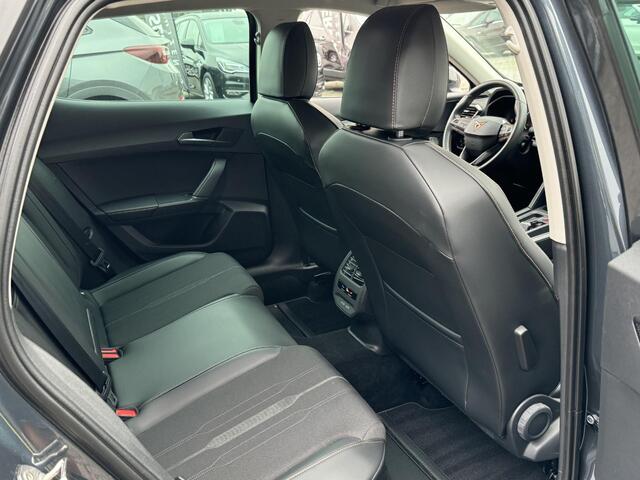 Cupra Formentor 1.4 e-Hybrid Adrenaline Geheel rijklaar incl. 12m garantie ! | Trekhaak | 18" LMV incl. 4 nieuwe all season banden | PDC achter en Camera | 204 pk! | Climate control | Keyless | Full LED | Navi | Dikke Hybrid!