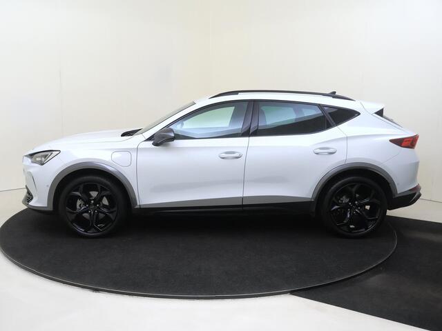 Cupra Formentor 1.4 e-Hybrid Business | SoH 98% | Achteruitrijcamera | Adaptieve cruise control | Keyless | Stuurwielverwarming | Navigatie | Lane assist | Dodehoekdetectie | Sfeerverlichting |