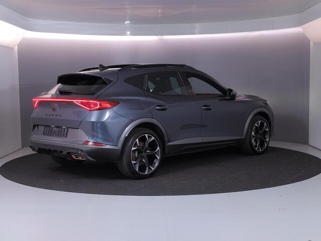 Cupra Formentor 1.4 e-Hybrid VZ Performance 245 pk Automaat | Navigatie | Panoramadak | Parkeersensoren (Park assist) | Achteruitrijcamera | Lederen bekleding | Elektr. bestuurdersstoel met geheugen |