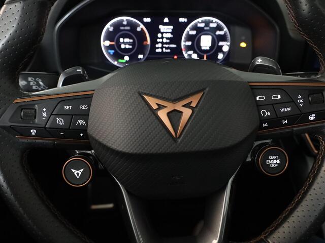 Cupra Formentor 1.4 e-Hybrid VZ Performance 245 pk Automaat | Navigatie | Panoramadak | Parkeersensoren (Park assist) | Achteruitrijcamera | Lederen bekleding | Elektr. bestuurdersstoel met geheugen |