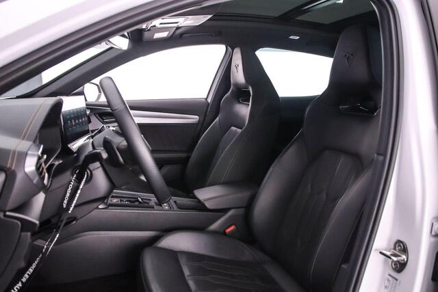 Cupra Formentor 1.4 e-Hybrid VZ Performance 245pk DSG Automaat, Trekhaak, Panoramadak, Matrix LED koplampen, Lederen bekleding, 360 camera, Stoelverwarming, Stuurverwarming, Parkeersensoren, Navigatie, App-connect
