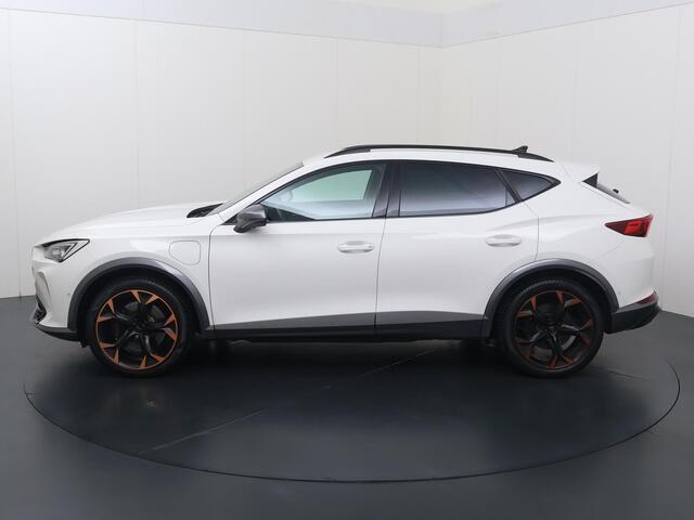 Cupra Formentor 1.4 e-Hybrid VZ Copper Edition | 245 PK | SoH % | Adaptive Cruise Control | 360 graden camera | Dodehoek detectie | Keyless Entry | LED verlichting | Draadloze telefoonlader | Elektrische achterklep | Navigatiesysteem | Stuur- & Stoelverwarming |
