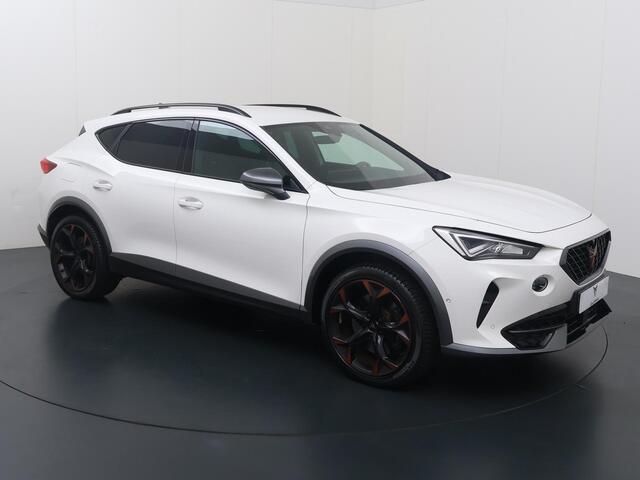 Cupra Formentor 1.4 e-Hybrid VZ Copper Edition | 245 PK | SoH % | Adaptive Cruise Control | 360 graden camera | Dodehoek detectie | Keyless Entry | LED verlichting | Draadloze telefoonlader | Elektrische achterklep | Navigatiesysteem | Stuur- & Stoelverwarming |