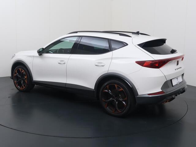 Cupra Formentor 1.4 e-Hybrid VZ Copper Edition | 245 PK | SoH % | Adaptive Cruise Control | 360 graden camera | Dodehoek detectie | Keyless Entry | LED verlichting | Draadloze telefoonlader | Elektrische achterklep | Navigatiesysteem | Stuur- & Stoelverwarming |