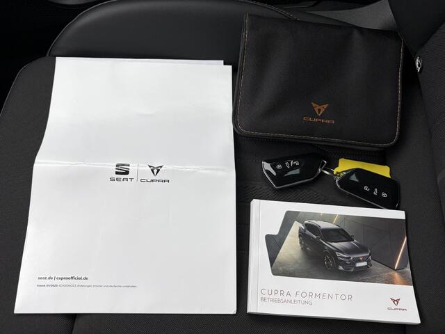 Cupra Formentor 1.4 e-Hybrid / PHEV / 19" Velgen / 3 fasen Laden / Camera / Apple Carplay / Android Auto / Rijassistent Pakket / 1500 kg Trekgewicht / Keyless Entry & Start / Parkeersensoren Voor & Achter / Adaptieve Cruise Control / Navigatie /