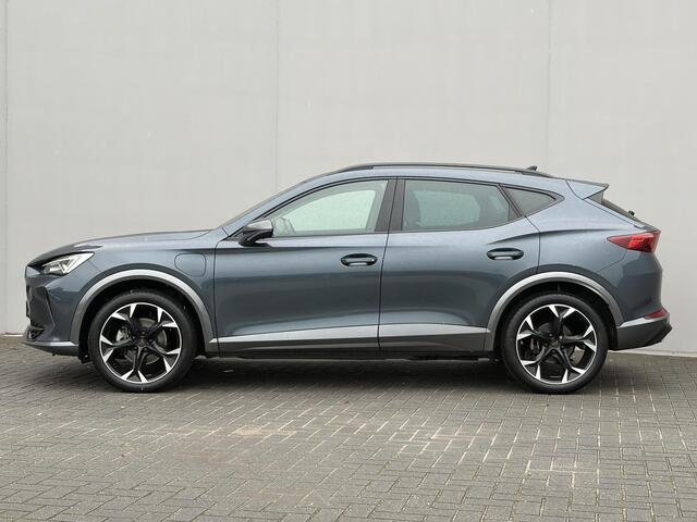Cupra Formentor 1.4 e-Hybrid / PHEV / 19" Velgen / 3 fasen Laden / Camera / Apple Carplay / Android Auto / Rijassistent Pakket / 1500 kg Trekgewicht / Keyless Entry & Start / Parkeersensoren Voor & Achter / Adaptieve Cruise Control / Navigatie /