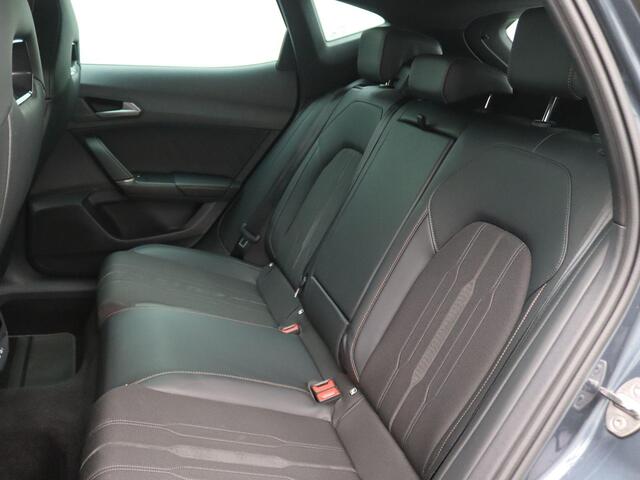 Cupra Formentor 1.4 e-Hybrid VZ Black Edition 245 PK Dodehoek detectie, Trekhaak, Memorystoel, Elek Achterklep, Matrix led, Supersport stuur, Stoelverwarming, Camera