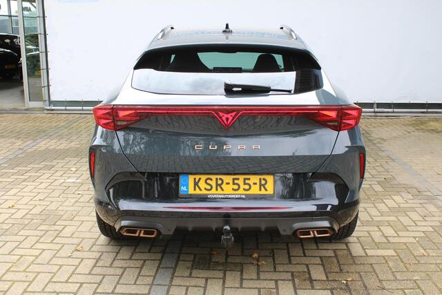 Cupra Formentor 1.5 TSI e-Hybrid VZ Performance 272pk | SoH 100% | Panorama dak | Elektrisch wegklapbare trekhaak | Sennheiser audiosysteem | Stoel/stuur verwarming | Elektrisch verstelbare stoel met memory | 360° Camera | Elektrische kofferbakklep | Keyless entry/start | Adaptive cruise controle | Schakelflippers | Apple CarPlay/Android Auto | Draadloze telefoonlader | Climate controle | Navigatie | Sfeerverli