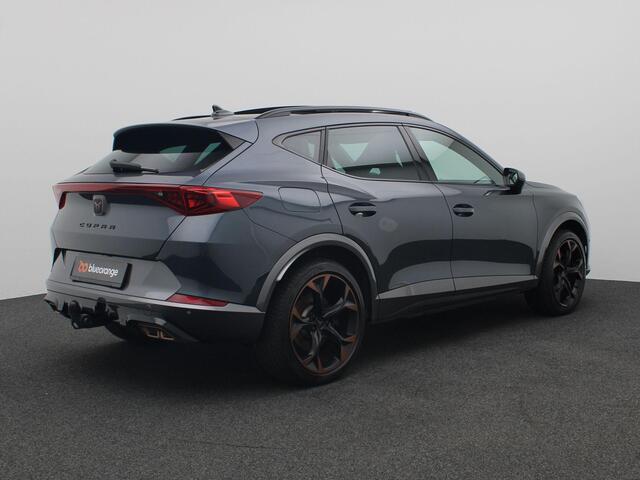 Cupra Formentor 1.4 e-Hybrid VZ Black Edition 245PK DSG Supersportstuur, Kuipstoelen met geheugen, Trekhaak, Panoramadak, Memorystoel, 19" LM Velgen, Leder, Elektr. Achterklep, Side Assist, Matrix LED Verlichting