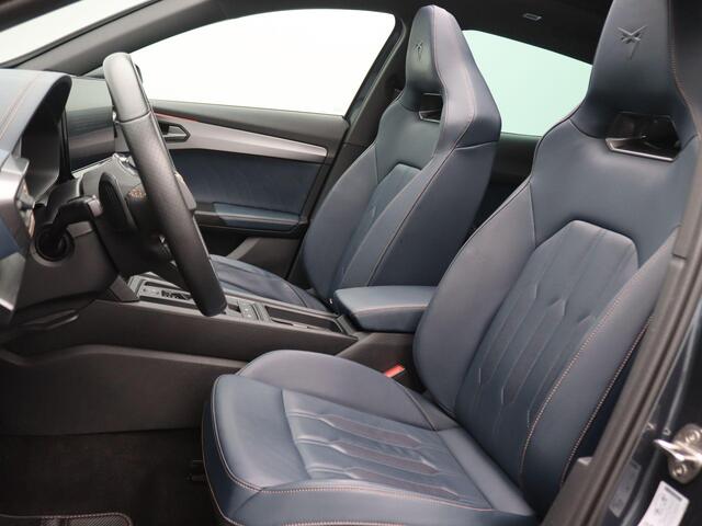 Cupra Formentor 1.4 e-Hybrid VZ Black Edition 245PK DSG Supersportstuur, Kuipstoelen met geheugen, Trekhaak, Panoramadak, Memorystoel, 19" LM Velgen, Leder, Elektr. Achterklep, Side Assist, Matrix LED Verlichting