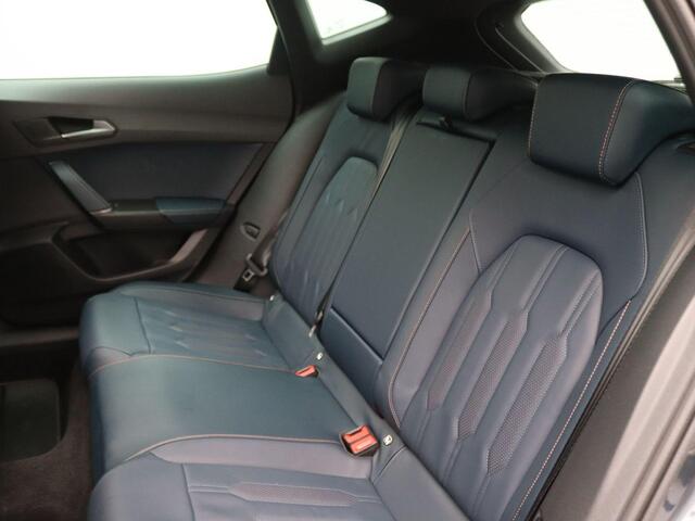 Cupra Formentor 1.4 e-Hybrid VZ Black Edition 245PK DSG Supersportstuur, Kuipstoelen met geheugen, Trekhaak, Panoramadak, Memorystoel, 19" LM Velgen, Leder, Elektr. Achterklep, Side Assist, Matrix LED Verlichting