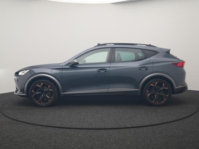 Cupra Formentor 1.4 e-Hybrid VZ Copper Edition PHEV 245pk Dealer O.H | Panodak | Adaptive Cruise | Camera | Sportstoelen & Stuur Verwarmd | Keyless | Blis | Sfeerverlichting | Apple Carplay | DAB | Navigatie | Virtual | 19"L.M | Plug In Hybrid