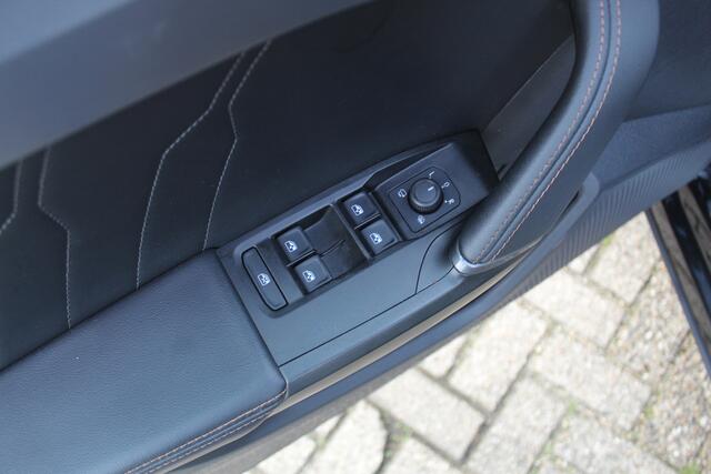 Cupra Formentor 1.4 TSI e-Hybrid Essential Apple Carplay/Android Auto l Voorstoelen verwarmd l Keyless entry / start l stuur verwarmd