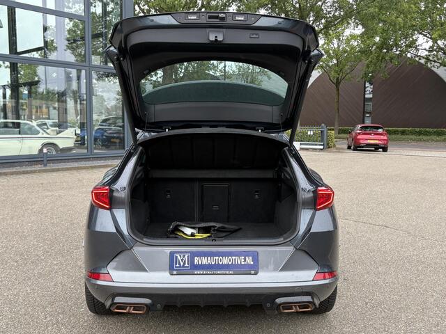 Cupra Formentor 1.4 e-Hybrid VZ Performance VAN: € 32.900,- VOOR: 29.440,- UW HERFSTVOORDEEL: 3.460,- 245 PK | PLUG-IN-HYBRIDE | MEMORY | PANORAMADAK | 360° CAMERA | STOEL- & STUURVERWARMING | DODEHOEK | RIJKLAARPRIJS INCL. 12 MND BOVAG GARANTIE