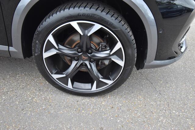 Cupra Formentor 1.5 TSI Business Edition Plus , PANODAK ,TREKHAAK , ST+STUUR VERW , LMV19 , LED KOPL , A UITRIJ CAM ,
