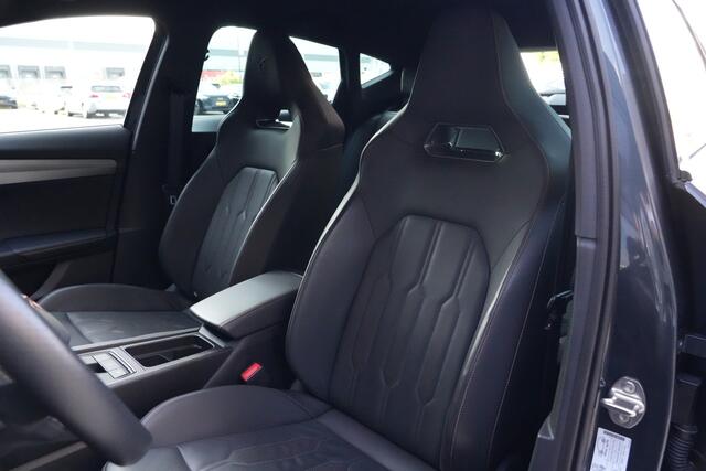 Cupra Formentor 2.0 TSI 4DRIVE VZ | 394pk | Carplay | Stoelverwarming | Camera | Leder Deze CUPRA Formentor is niet zomaar een sportieve SUV. Met zijn krachtige 2.0 TSI benzinemotor, 394 PK, 4Drive vierwielaandrijving en 7-traps automatische transmissie combineert hij indrukwek