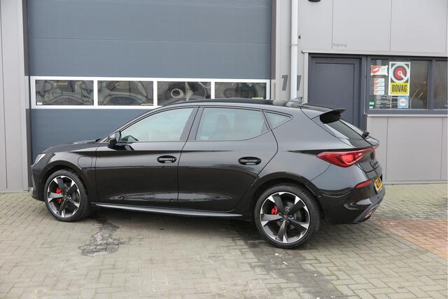 Cupra Leon 1.4 e-Hybrid 180kw 245pk DSG VZ Adrenaline Led , Virtual cockpit , Navi, DAB+ , Carplay, Stoelverwarming, Key-less, Lichtmetalen velgen, Klap spiegels, etc.