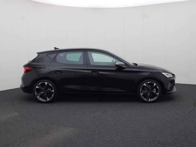 Cupra Leon 1.4e-Hybrid 150kW/204PK DSG · Navigatie · Stoel-& stuurverwarming · Parkeersensoren + Camera