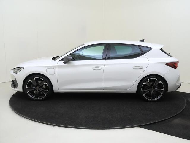 Cupra Leon 1.4 e-Hybrid VZ Performance | Cupra mode | Stoel- en stuurwielverwarming | Navigatie | Dodehoek detectie | Keyless | Sfeerverlichting | Elektrisch inklapbare buitenspiegels |