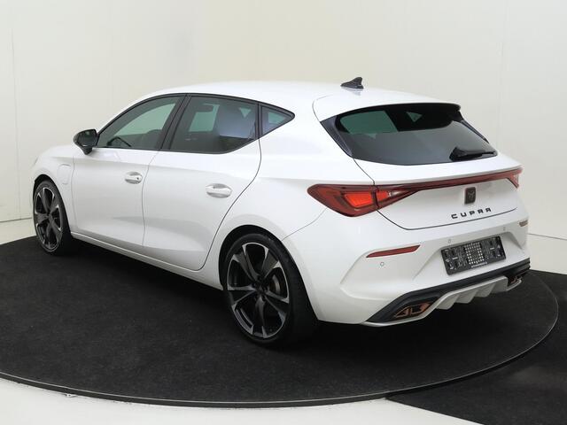 Cupra Leon 1.4 e-Hybrid VZ Performance | Cupra mode | Stoel- en stuurwielverwarming | Navigatie | Dodehoek detectie | Keyless | Sfeerverlichting | Elektrisch inklapbare buitenspiegels |