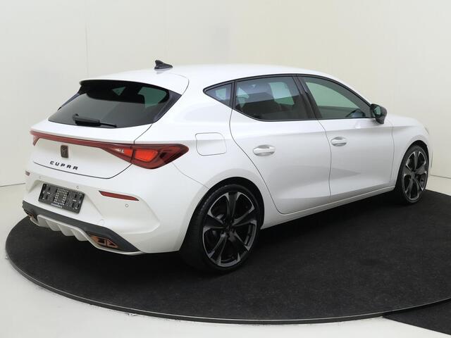 Cupra Leon 1.4 e-Hybrid VZ Performance | Cupra mode | Stoel- en stuurwielverwarming | Navigatie | Dodehoek detectie | Keyless | Sfeerverlichting | Elektrisch inklapbare buitenspiegels |