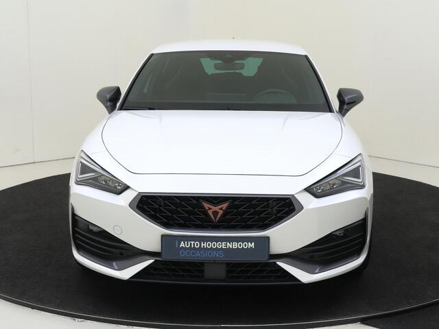 Cupra Leon 1.4 e-Hybrid VZ Performance | Cupra mode | Stoel- en stuurwielverwarming | Navigatie | Dodehoek detectie | Keyless | Sfeerverlichting | Elektrisch inklapbare buitenspiegels |