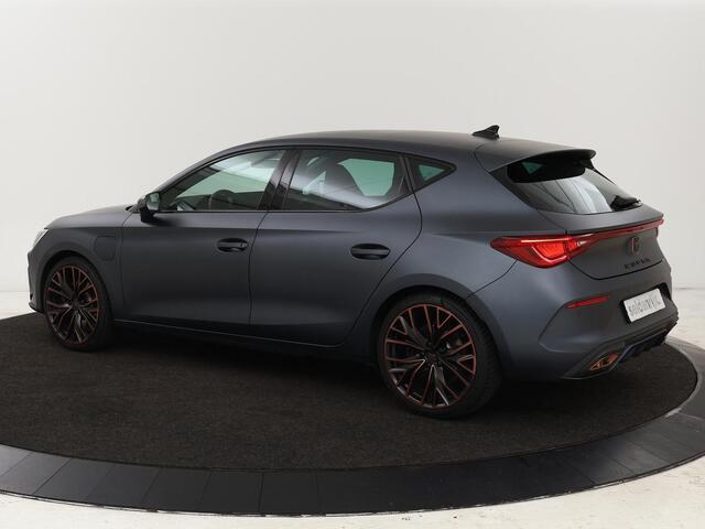 Cupra Leon 1.4 e-Hybrid VZ | 245pk | Stuurverwarming | Navigatie | Sfeerverlichting | Full LED | Keyless | Sportstoelen | Magnetic Tech Matt | PHEV