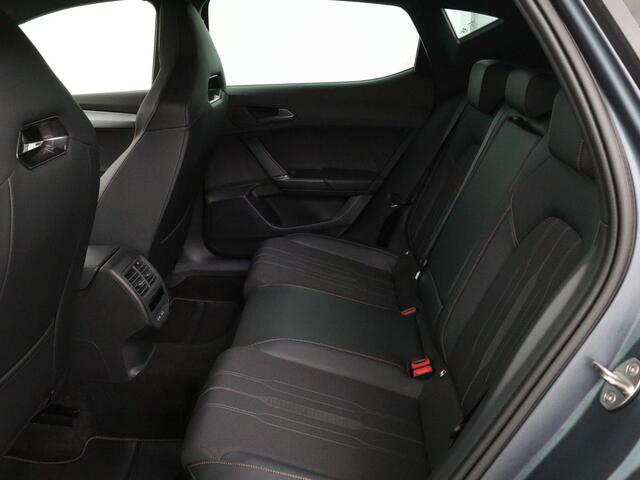 Cupra Leon 1.4 e-Hybrid VZ | 245pk | Stuurverwarming | Navigatie | Sfeerverlichting | Full LED | Keyless | Sportstoelen | Magnetic Tech Matt | PHEV