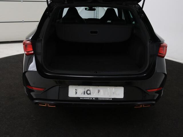 Cupra Leon 1.4 e-Hybrid | Carplay | Stuurverwarming | Navigatie | Sfeerverlichting | Full LED | Keyless | Sportstoelen | Parkeerhulp | PHEV