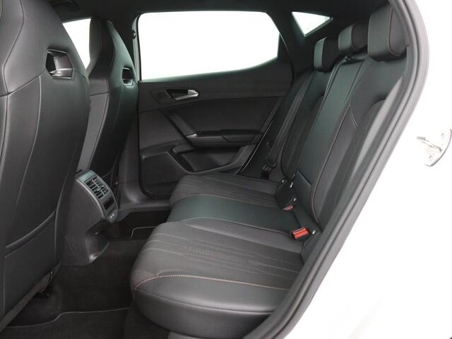 Cupra Leon 1.4 e-Hybrid VZ | 245pk | Stoel & stuurverwarming | Camera | Navigatie | Sfeerverlichting | Keyless | Full LED | PHEV