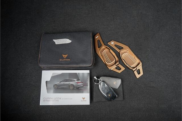 Cupra Leon CUPRA 2.0 TSI 301PK Pano Leder Beats CarPlay Camera